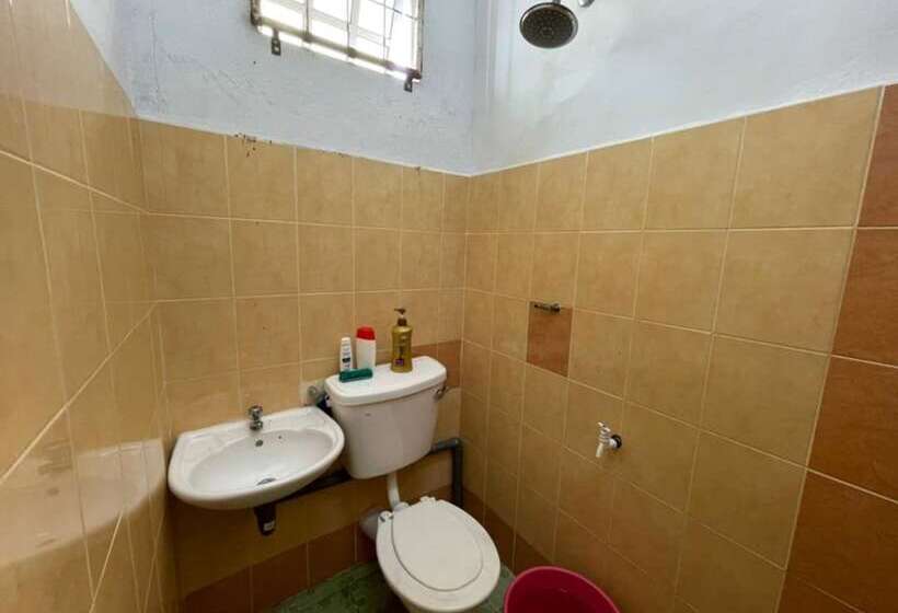 Hotel Oyo 90424 Embun Homestay