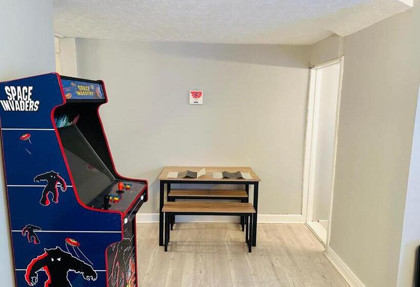 Central Brighton   1 Bedroom Apartment, Sleeps 4