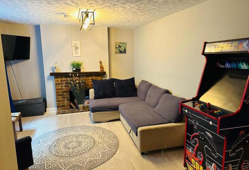 Central Brighton   1 Bedroom Apartment, Sleeps 4