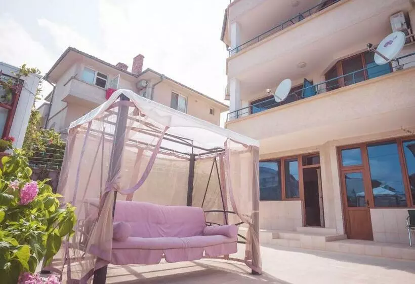 ペンション Dream House