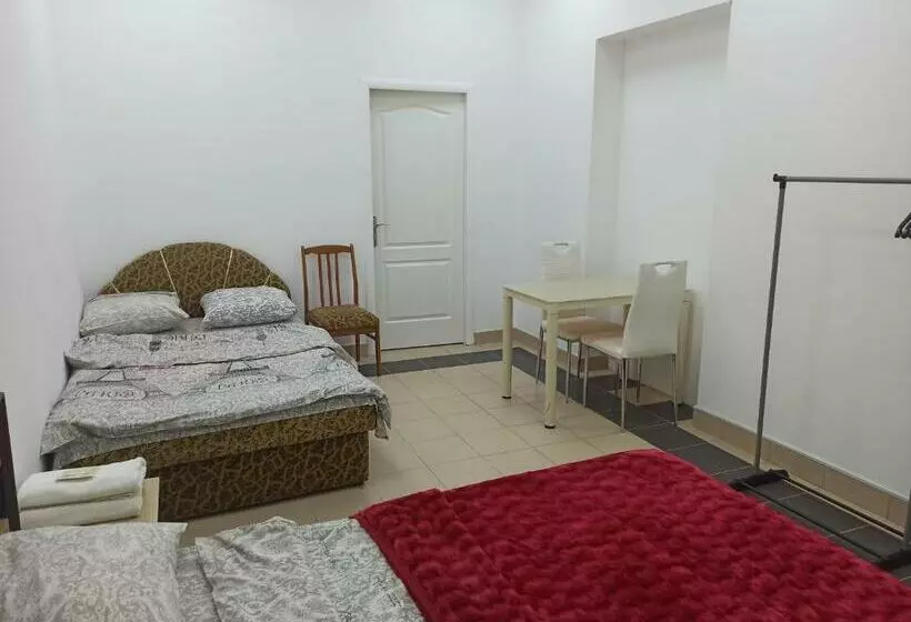 هاستل старий дворик,кімнати біля жд вокзалу