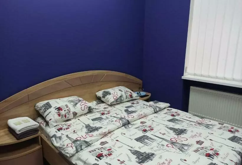 هاستل старий дворик,кімнати біля жд вокзалу