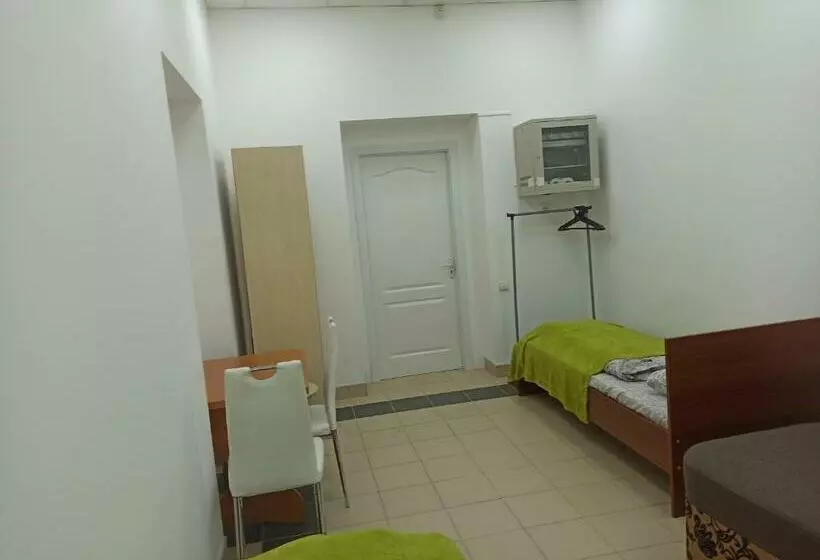 هاستل старий дворик,кімнати біля жд вокзалу