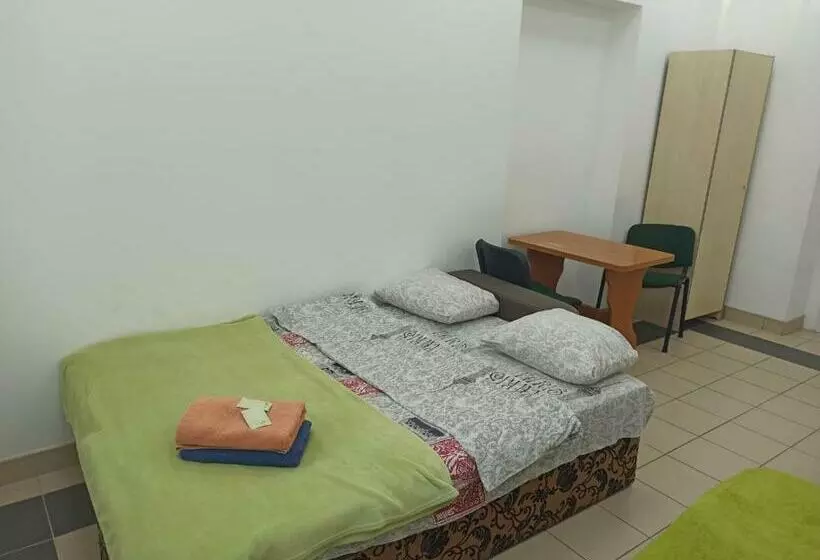 هاستل старий дворик,кімнати біля жд вокзалу