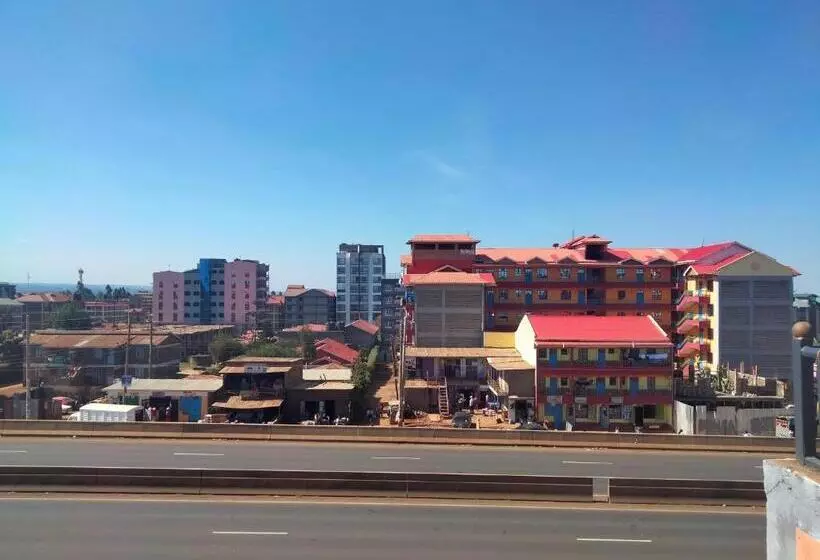 Lola S Nest Along The Highway   Free Parking, Wifi, Netflix & Rooftop Views