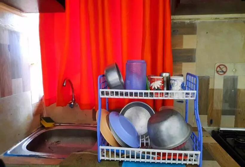 Lola S Nest Along The Highway   Free Parking, Wifi, Netflix & Rooftop Views