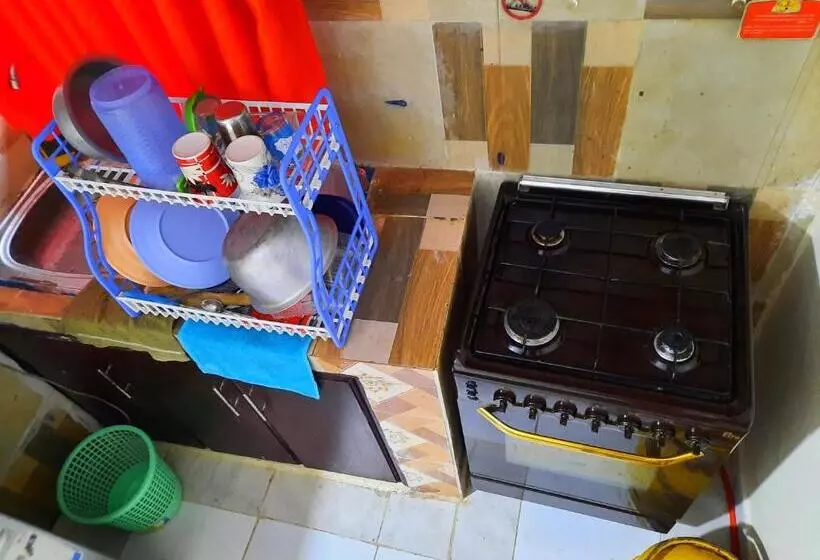 Lola S Nest Along The Highway   Free Parking, Wifi, Netflix & Rooftop Views