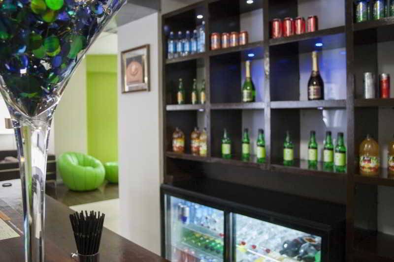 Отель Ascotia Off Queen