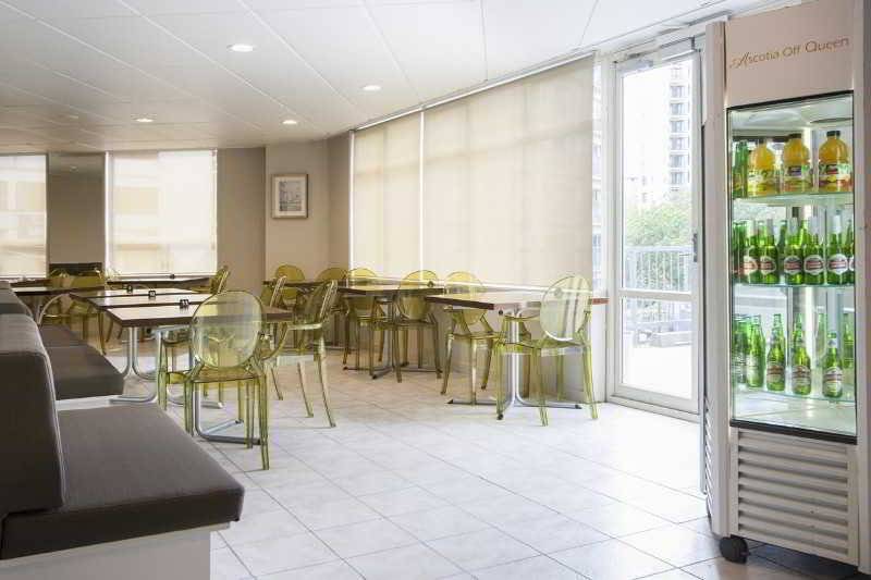 Отель Ascotia Off Queen