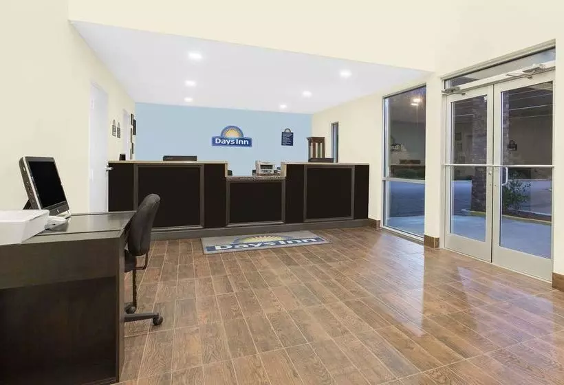 בית מלון כפרי Days Inn by Wyndham Perry Near Fairgrounds