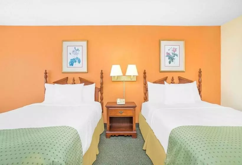 בית מלון כפרי Days Inn by Wyndham Perry Near Fairgrounds