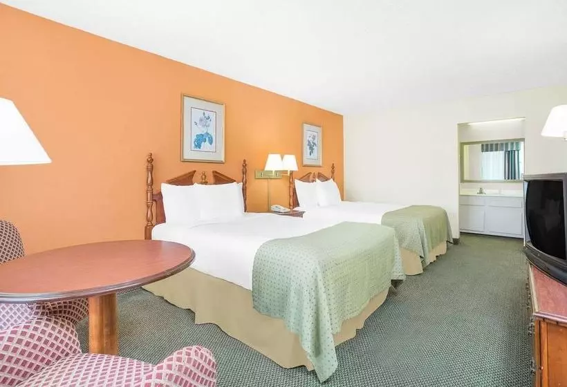 בית מלון כפרי Days Inn by Wyndham Perry Near Fairgrounds