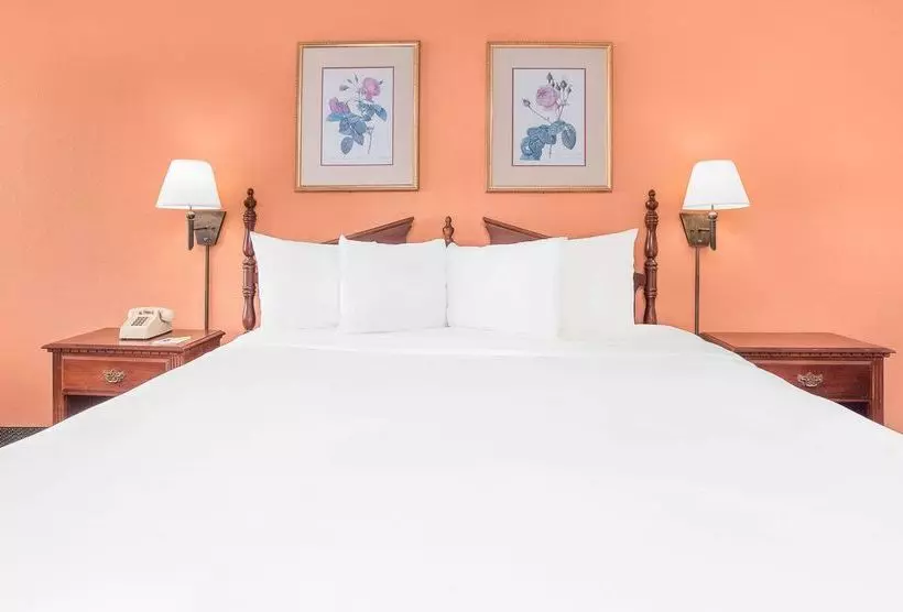 בית מלון כפרי Days Inn by Wyndham Perry Near Fairgrounds