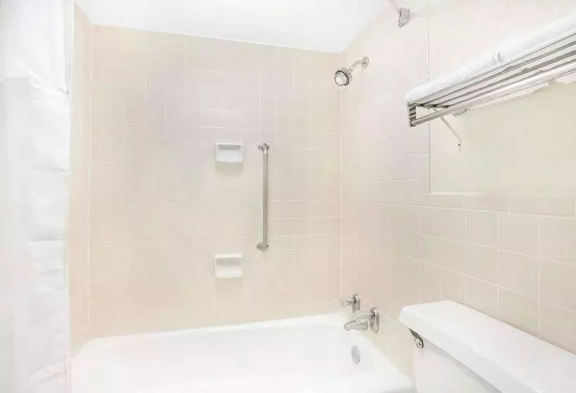 בית מלון כפרי Days Inn by Wyndham Perry Near Fairgrounds