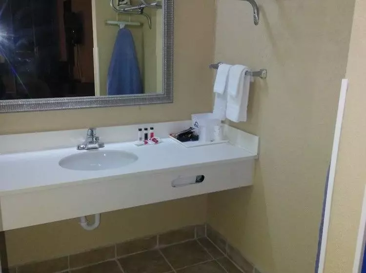 בית מלון כפרי Days Inn by Wyndham Perry Near Fairgrounds