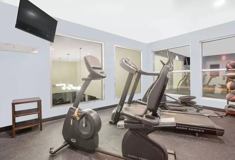 בית מלון כפרי Days Inn by Wyndham Perry Near Fairgrounds