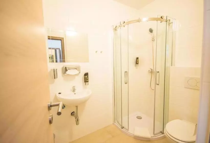 酒店 Turmfalke 24h Self Check In