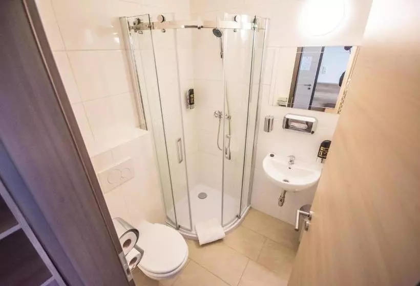 酒店 Turmfalke 24h Self Check In