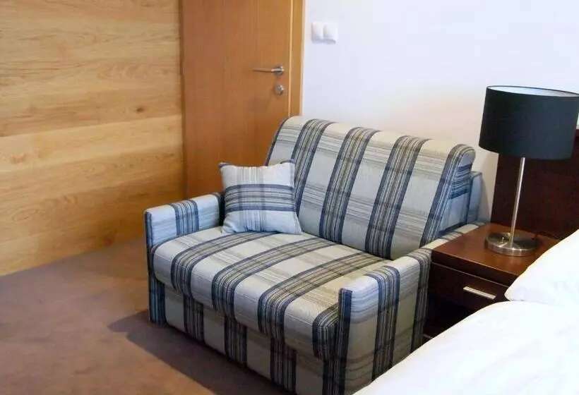 ホテル Privileged Lesná   With Garden Terrace, Tatranská Lomnica 2 Km