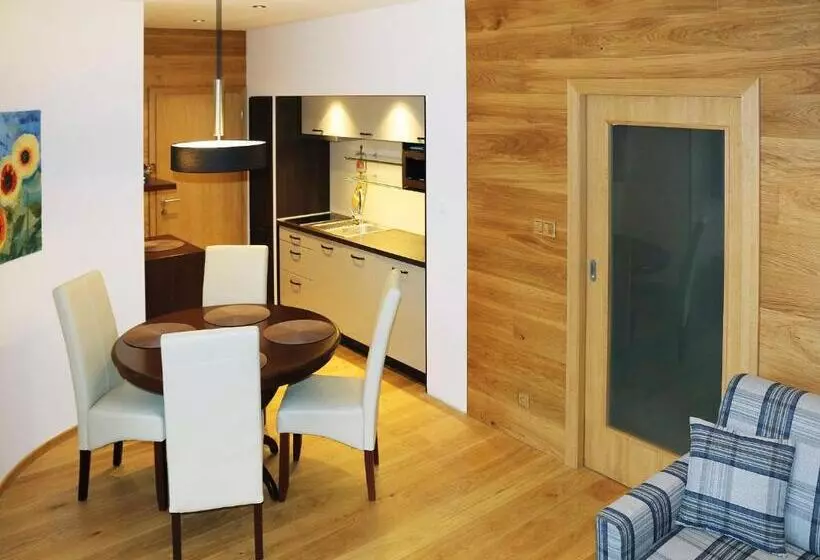 ホテル Privileged Lesná   With Garden Terrace, Tatranská Lomnica 2 Km