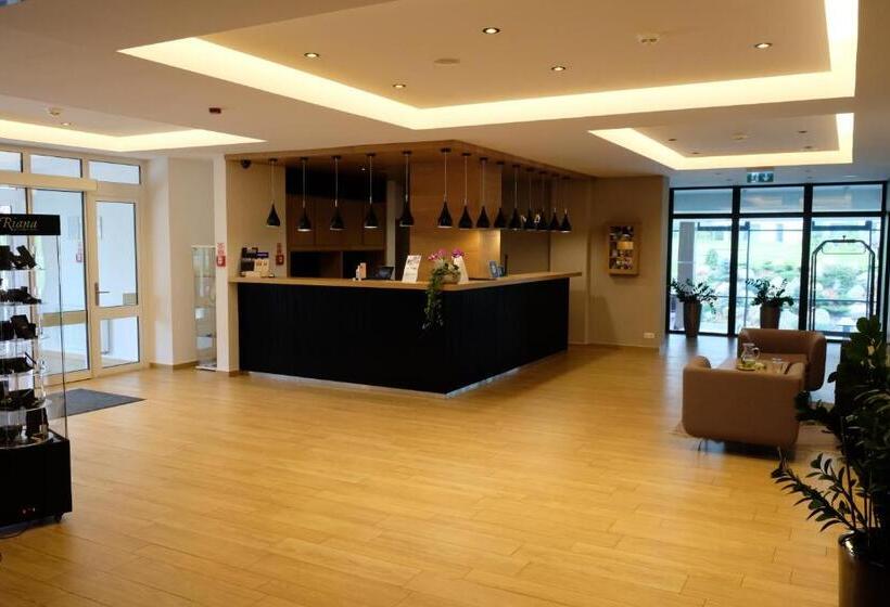 ホテル Privileged Lesná   With Garden Terrace, Tatranská Lomnica 2 Km