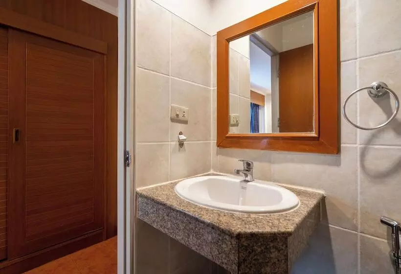 Patong Central Residence And Apartment