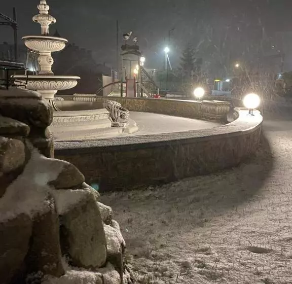 ホテル готель ресторан два леви