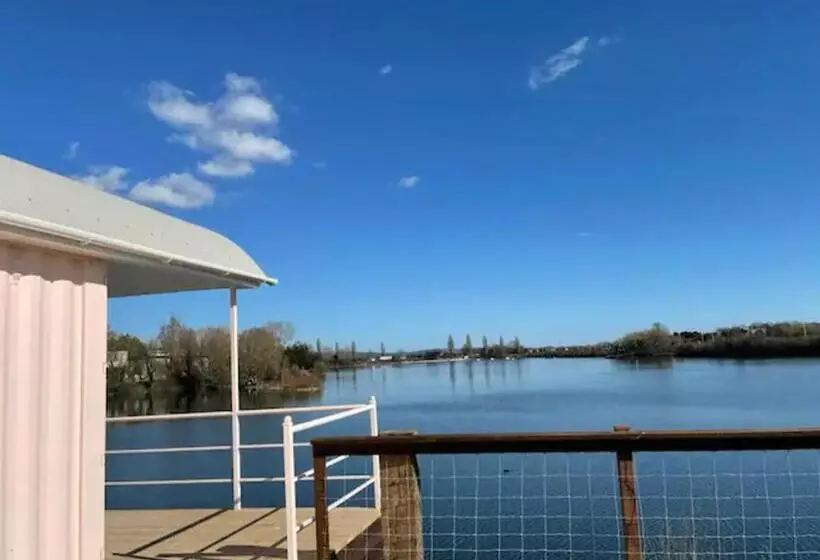 Lake View Lodge Pod