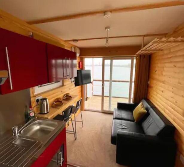 Lake View Lodge Pod