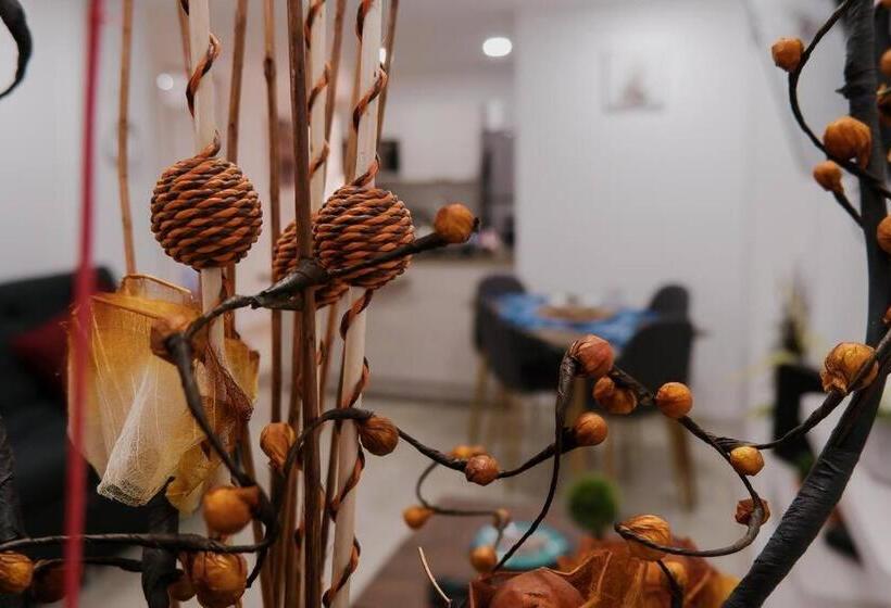 Parque Provenza And Lleras Minutes Away