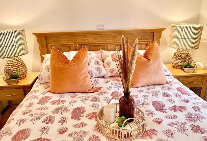 The Mermaids Watch Pendine Dog Friendly With Cymru Holidays