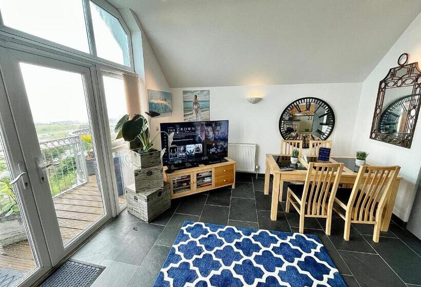 The Mermaids Watch Pendine Dog Friendly With Cymru Holidays