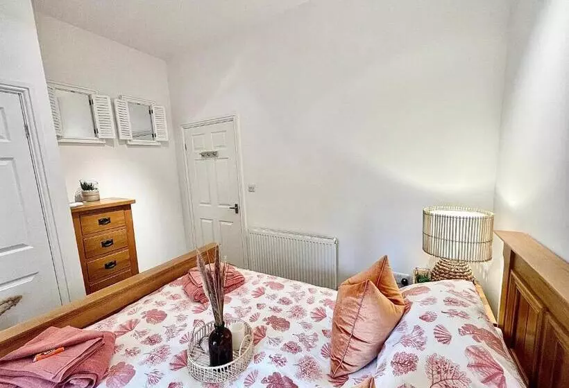 The Mermaids Watch Pendine Dog Friendly With Cymru Holidays