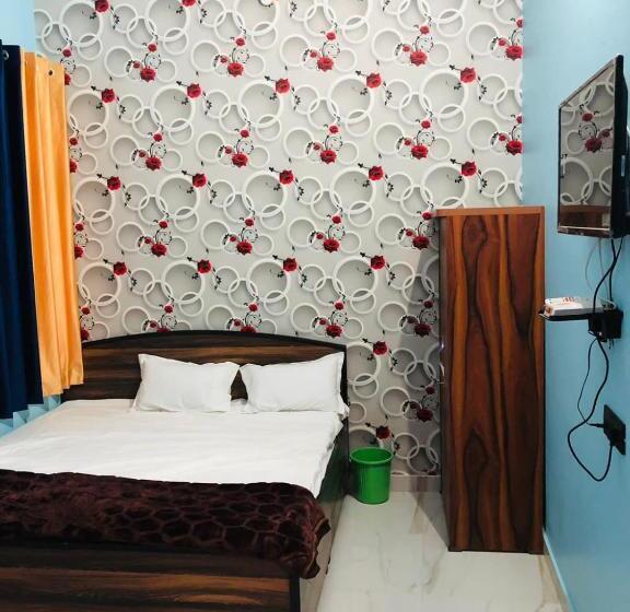 호텔 Oyo 83715 Crystal