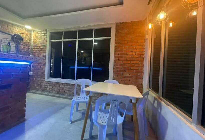 בית מלון כפרי Oyo 90370 D Tampi Homestay