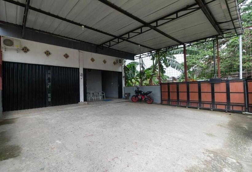 호텔 Reddoorz Near Palembang Trade Center 4