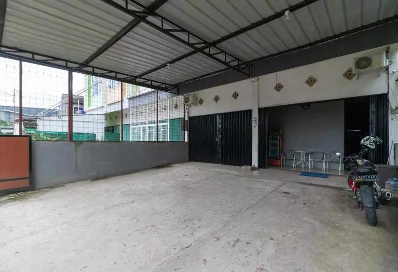 ホテル Reddoorz Near Palembang Trade Center 4
