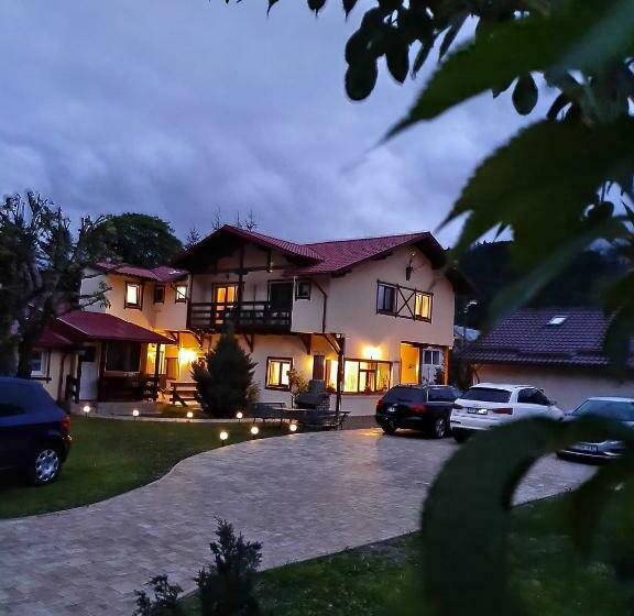 Пансион Casa Cu Flori