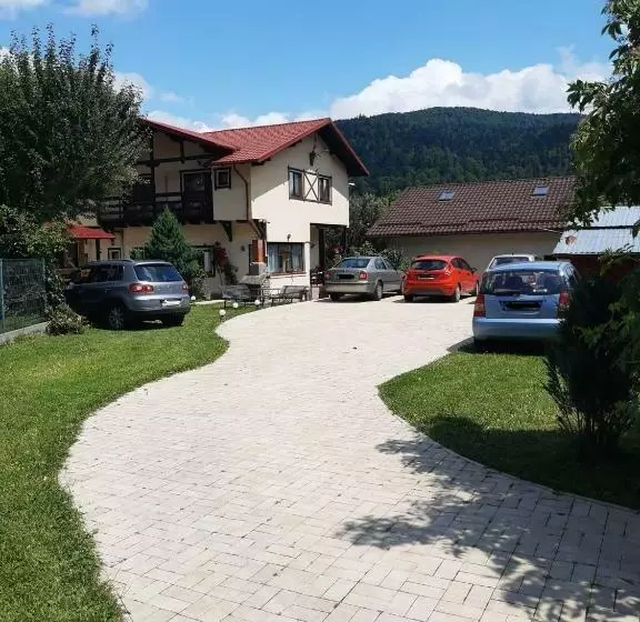 پانسیون Casa Cu Flori