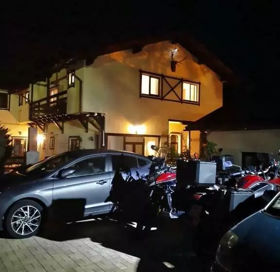 پانسیون Casa Cu Flori