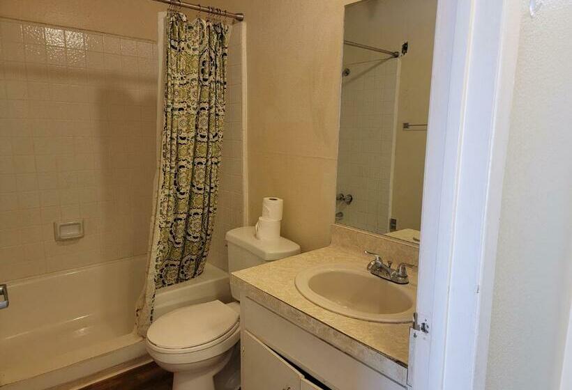 Charming Hotel Style Beverly Hills