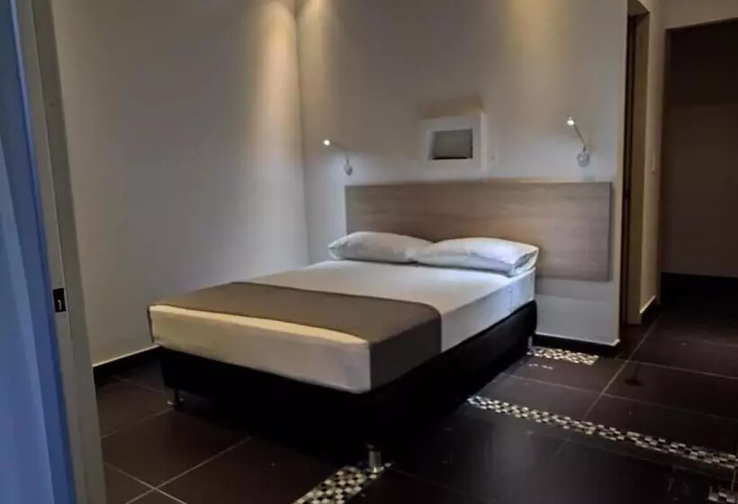 هتل Carriqui Underground