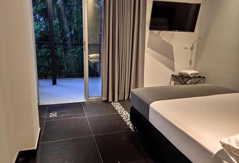 هتل Carriqui Underground