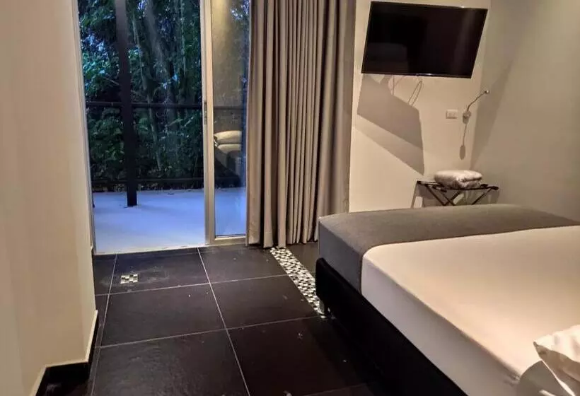 هتل Carriqui Underground