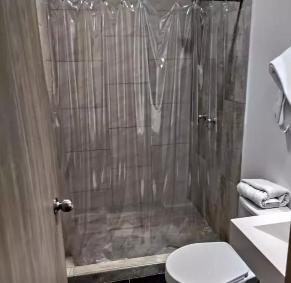 هتل Carriqui Underground