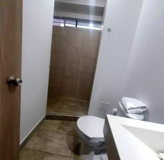 هتل Carriqui Underground