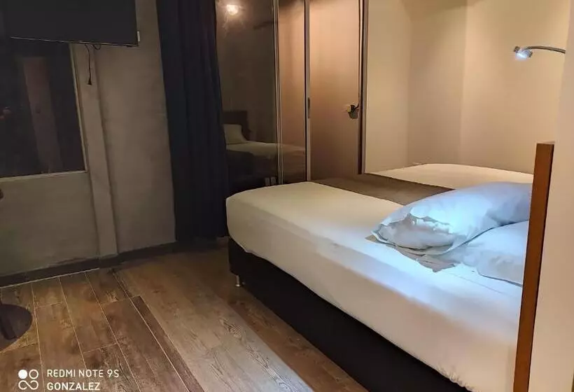 هتل Carriqui Underground