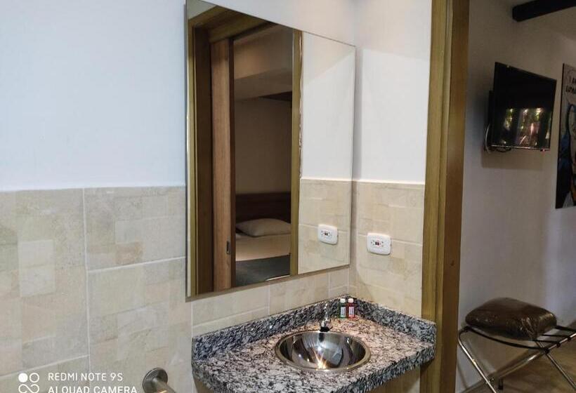 هتل Carriqui Underground