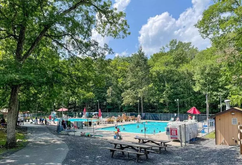 Modern 5br, Kid Friendly Home In Poconos With Pool Table