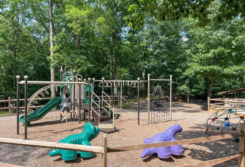 Modern 5br, Kid Friendly Home In Poconos With Pool Table